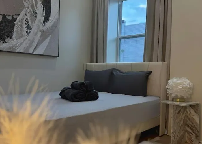 2 Beds • Free Parking • View • Urban Escape