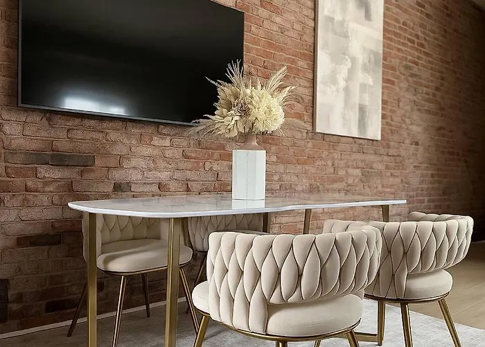 2 Beds • Free Parking • View • Urban Escape Pittsburgh