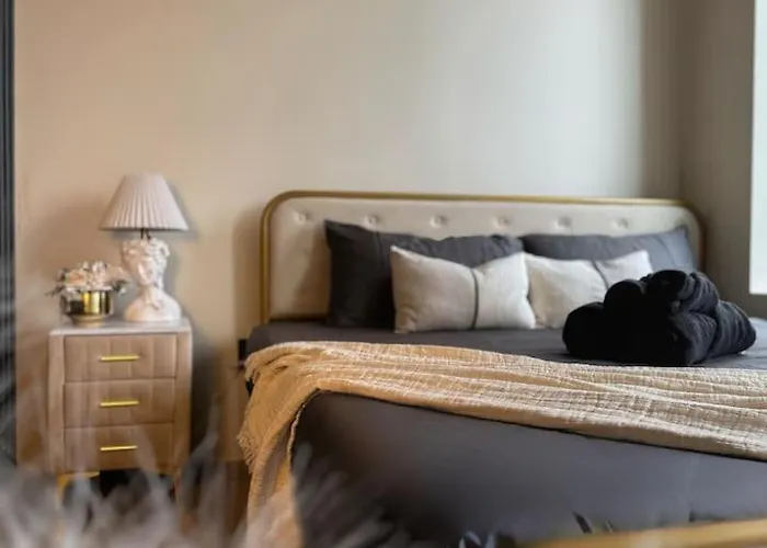2 Beds • Free Parking • View • Urban Escape Apartment *