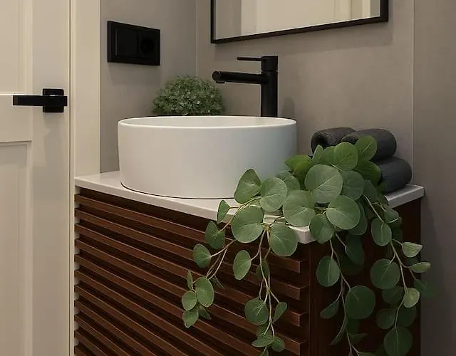 Apartment 2 Beds • Free Parking • View • Urban Escape